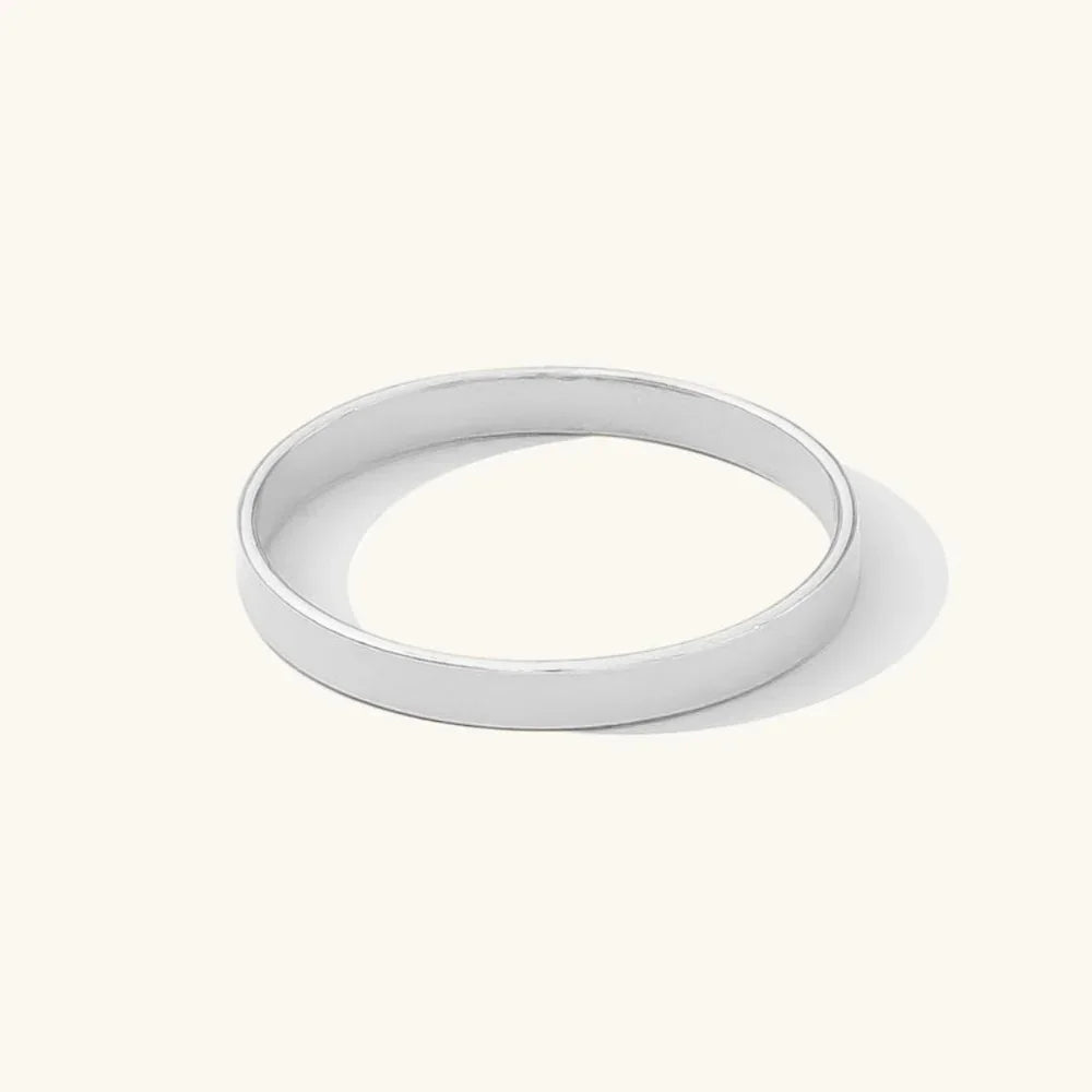 Minimalist Flat Band Ring
