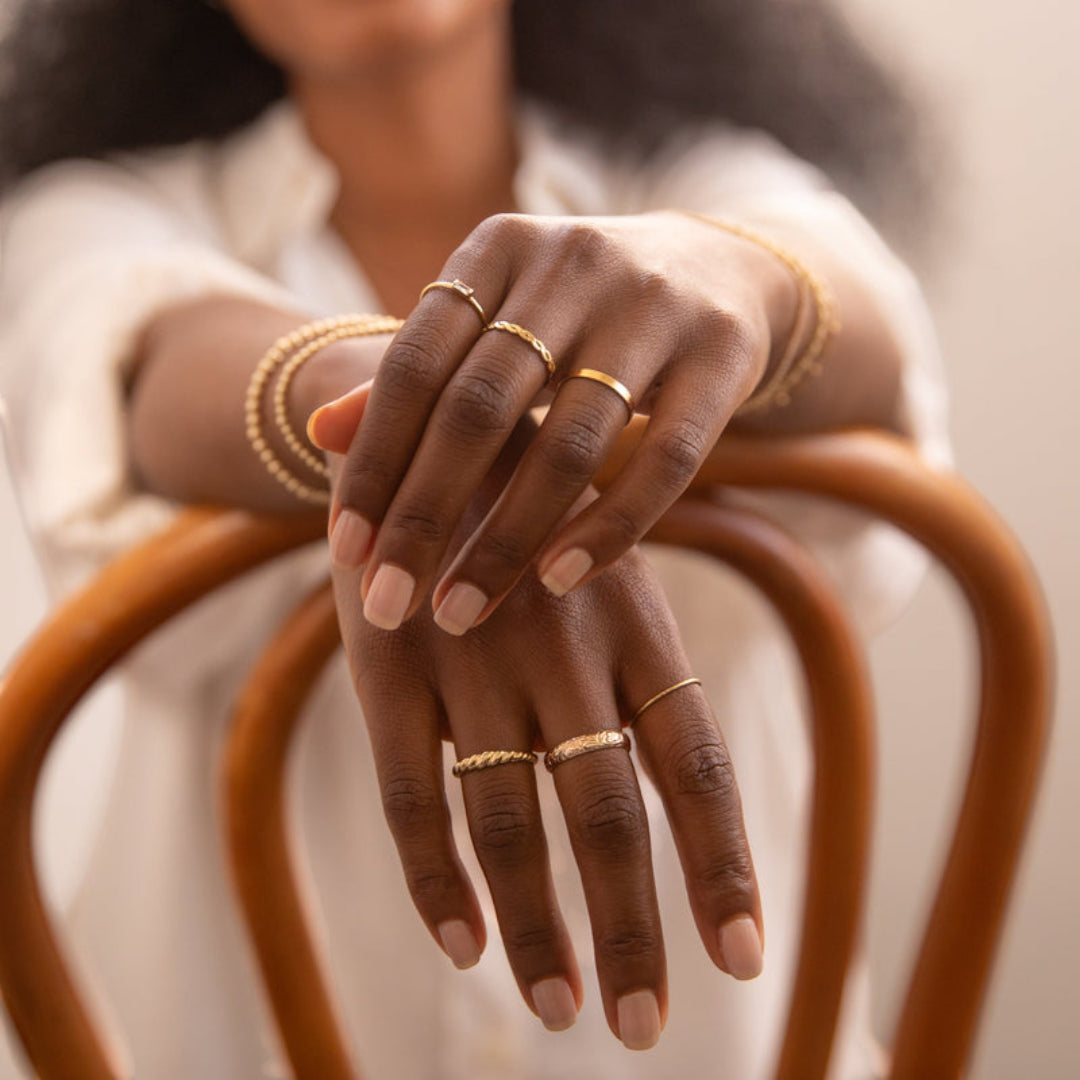 Minimalist Flat Band Ring