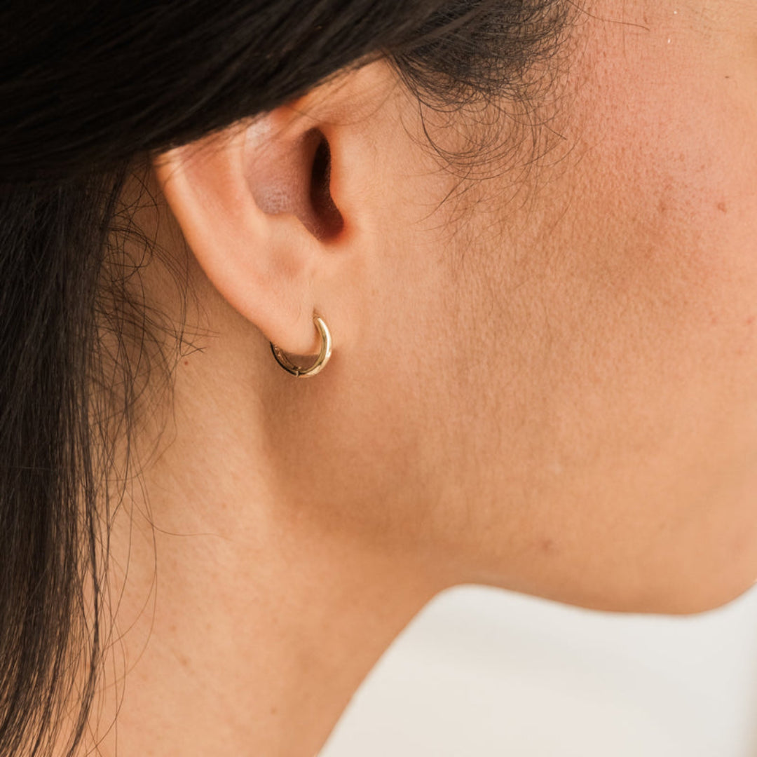 Huggie Hoop Earrings | Gold